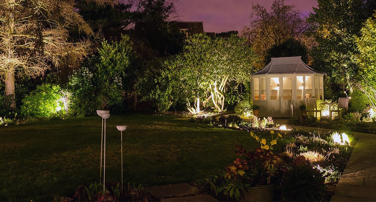 Tại sao nên lắp đèn trang trí ngoài trời?