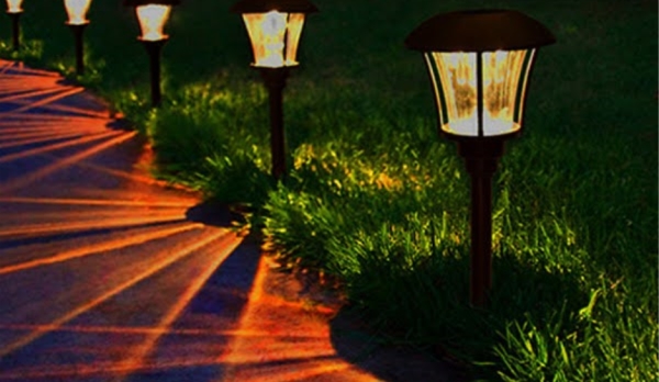 Ứng dụng đèn năng lượng mặt trời trong trang trí sân vườn, lối đi và ban công